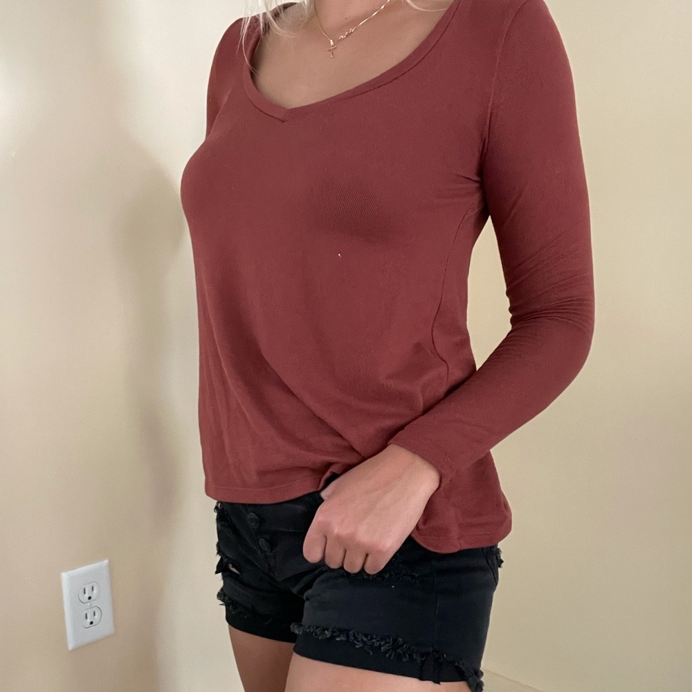 AMERICAN EAGLE Slim Long Sleeve